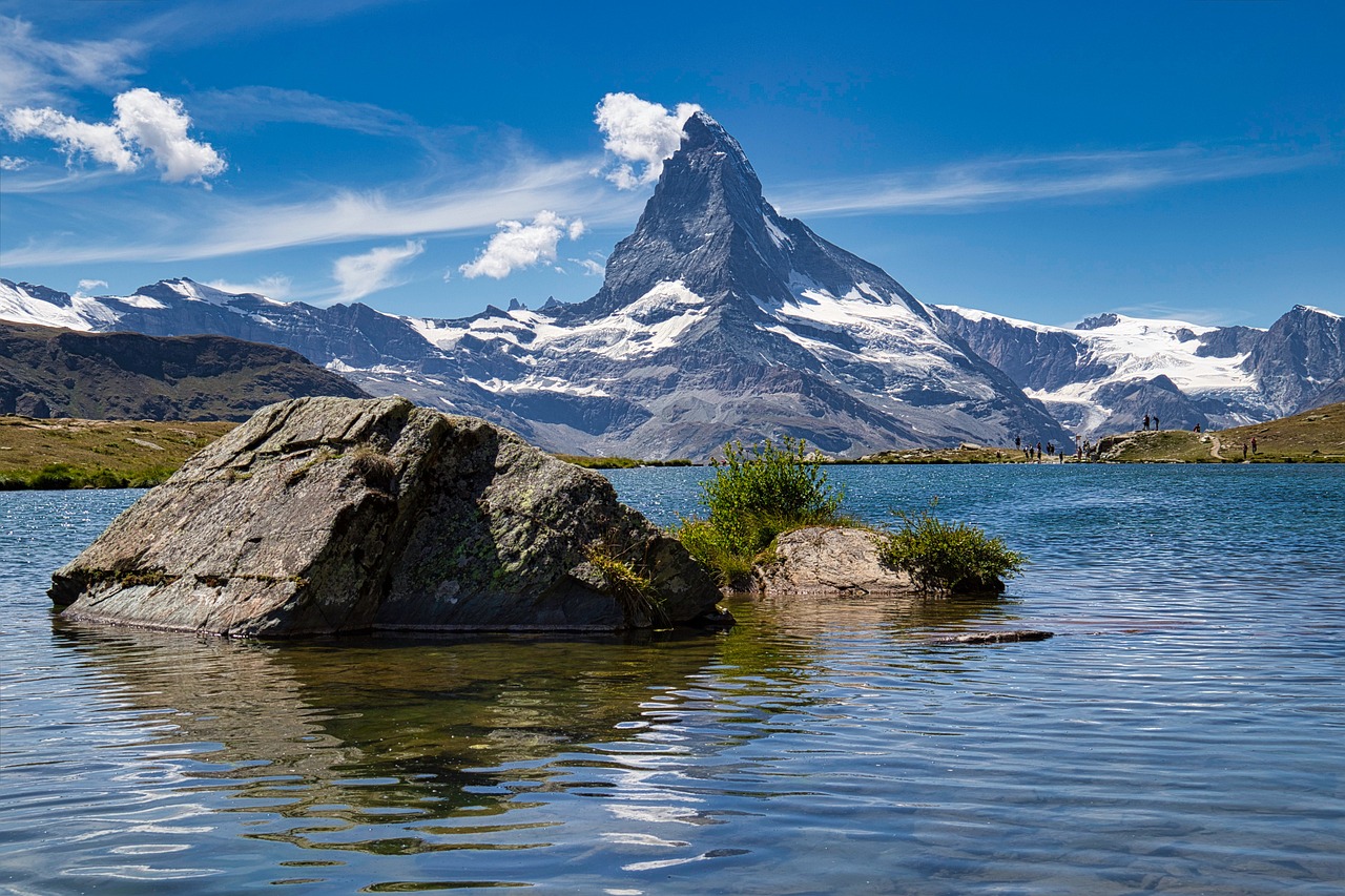 entdecken sie familienfreundliche hotels in der schweiz – ideal für unvergessliche ferien mit kindern, komfort und aktivitäten für die ganze familie.