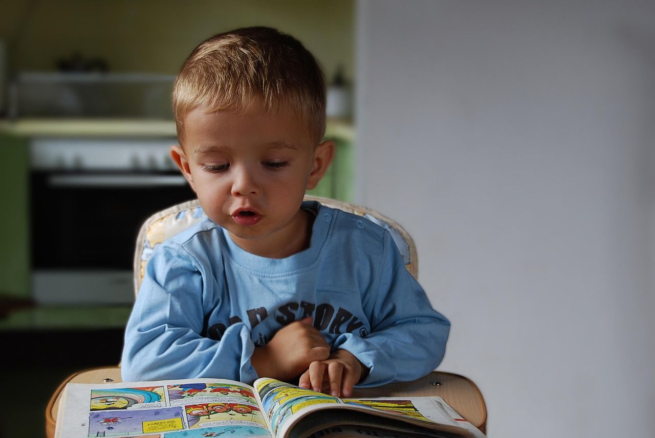 bequemer und sicherer hochstuhl für babys und kleinkinder – ideal zum füttern und spielen.