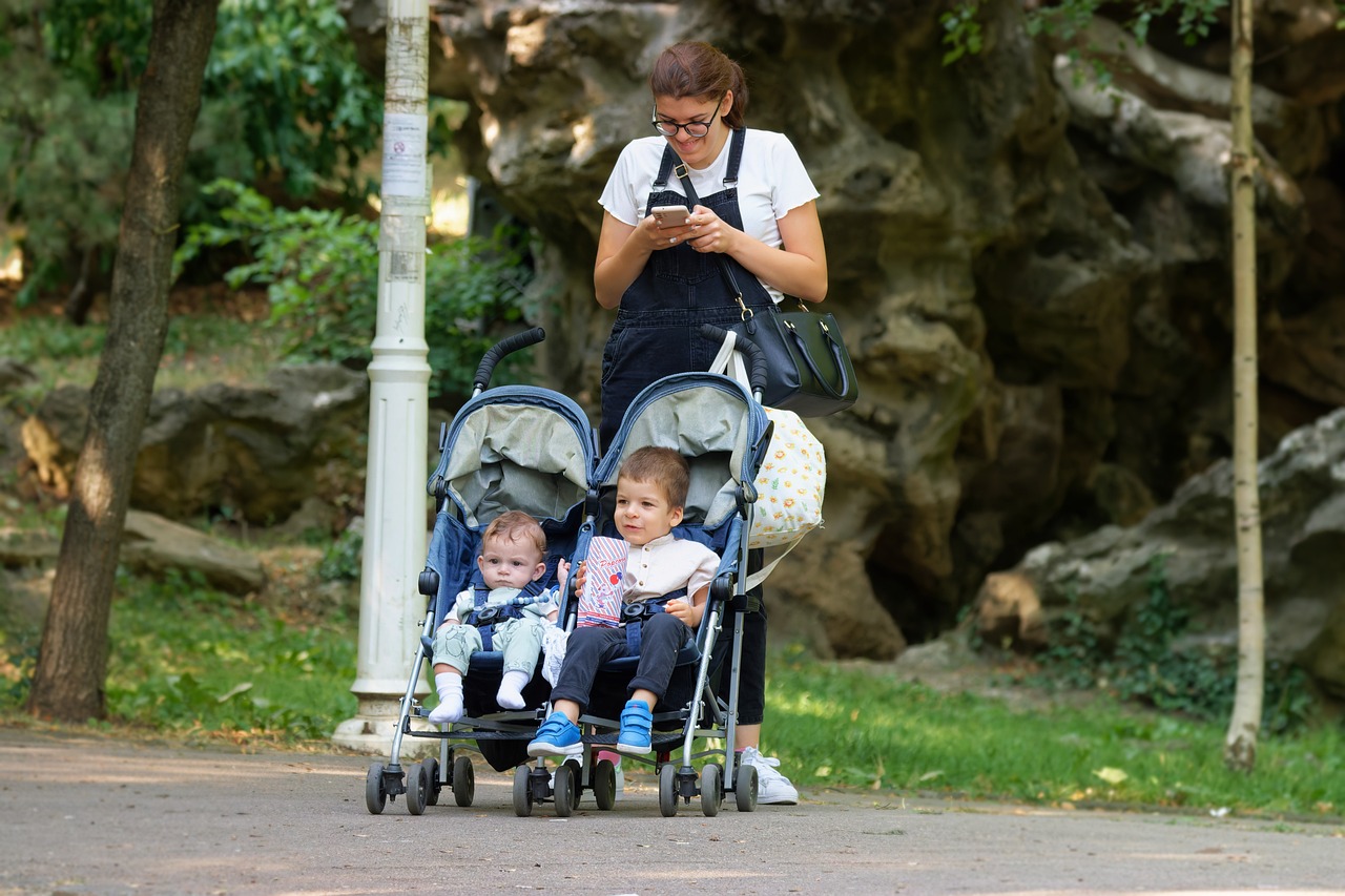 Welcher Kinderwagen eignet sich am besten für Neugeborene im Jahr 2025?