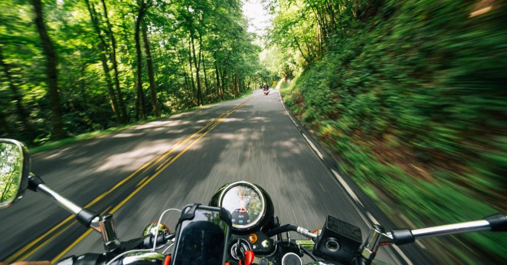 erleben sie das abenteuer ihres lebens mit einem aufregenden roadtrip! entdecken sie atemberaubende landschaften, charmante städte und unvergessliche momente auf der straße. planen sie ihre reise jetzt und genießen sie die freiheit des reisens!