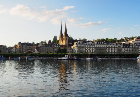 entdecken sie familienfreundliche hotels in der schweiz – perfekte unterkünfte für einen erholsamen urlaub mit kindern in malerischer berglandschaft und komfortabler ausstattung.